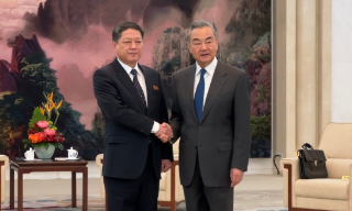 【视频】王毅：面对动乱交织的国际形势 中朝始终相互支持相互信任