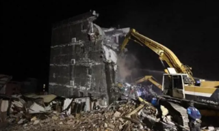 【视频】台湾花莲强震后24小时：已致9死1038伤 余震超300起