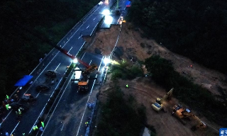 【视频】梅大高速路面塌方致48死 習近平要求全力救援