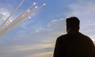 【视频】金正恩指导朝鲜超大型火箭炮兵部队射击 称是向韩国发出的警告