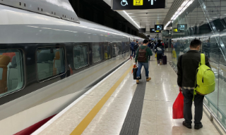 【视频】京港沪港直通车将升级为动卧列车 李家超：助港融入国家发展大局