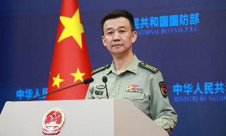 【视频】国防部：航行自由不代表横行自由 中国军队时刻保持高度戒备