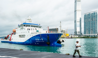 【视频】“蛟龙号”“深海一号”首次访港...