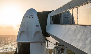 【视频】美国载人“龙”飞船与国际空间站...