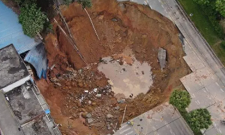 深江铁路施工坍塌救援处置现场指挥部召开会议