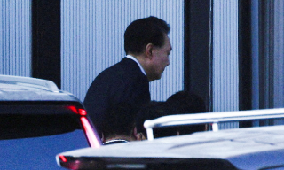 尹锡悦成为韩国宪政史上第一个被捕现任总统