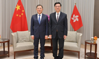 李家超称积极推动“港资港法”“港...