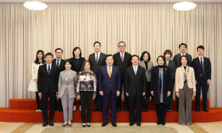 罗淑佩拜会国务院港澳办和国家体育...