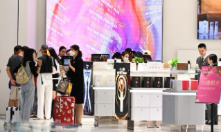 【视频】商务部：下调境外旅客离境退税“起退点”有助国货销售