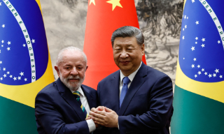 习近平与卢拉通电话 称各国应旗帜鲜明反对单边及保护主义