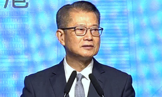陈茂波：香港在“一国两制”下保证...