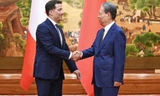 赵乐际：愿同瑞士联邦议会加强友好...