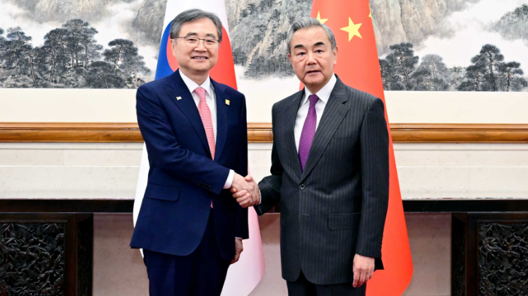 【视频】王毅称中韩应反对贸易保护主义 赵显冀习近平下月访...