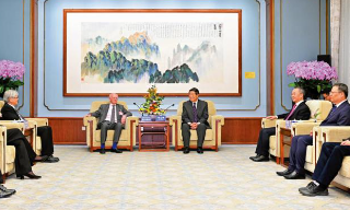 何立峰：中国将继续扩大金融高水平开放