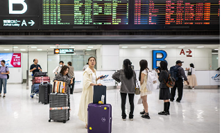 日本计划明年起上调外国游客签证费...